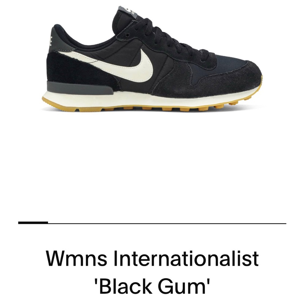 Nike Internationalist Women Black with Gum bottom